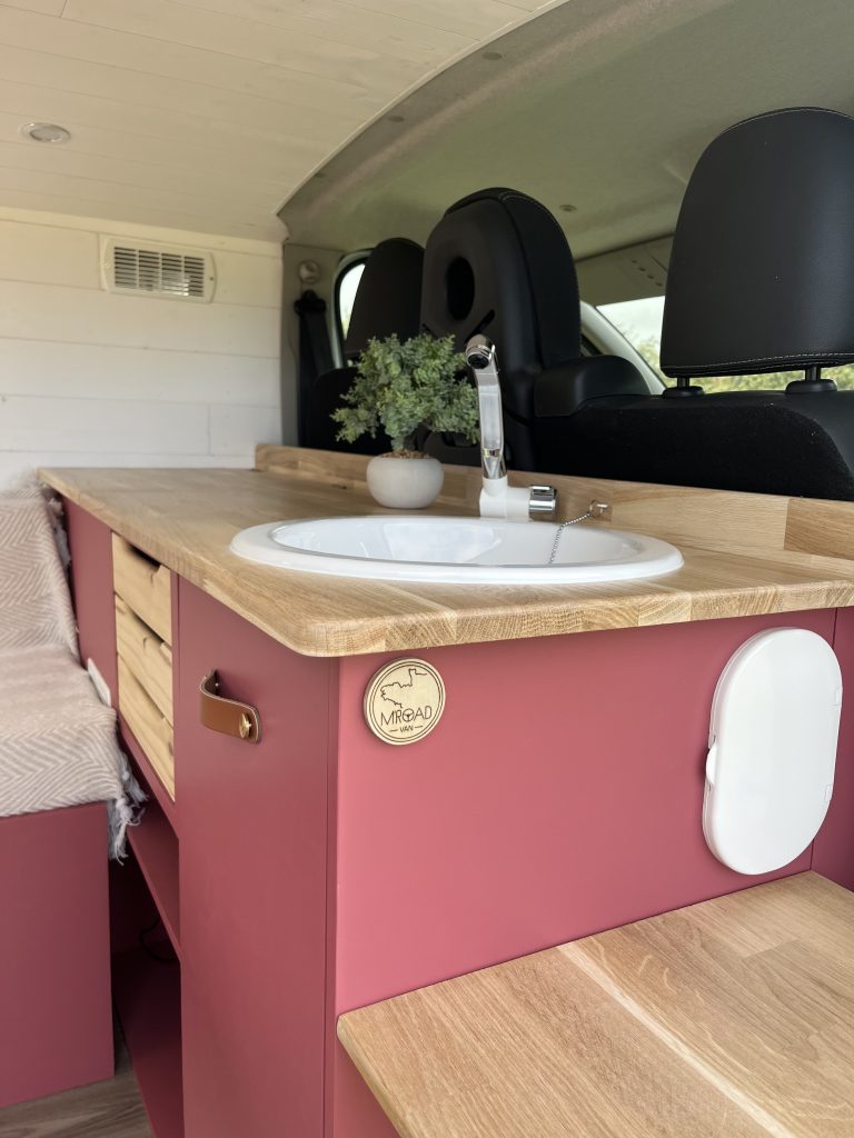 trafic van amenage saint malo dinard bretagne location renault